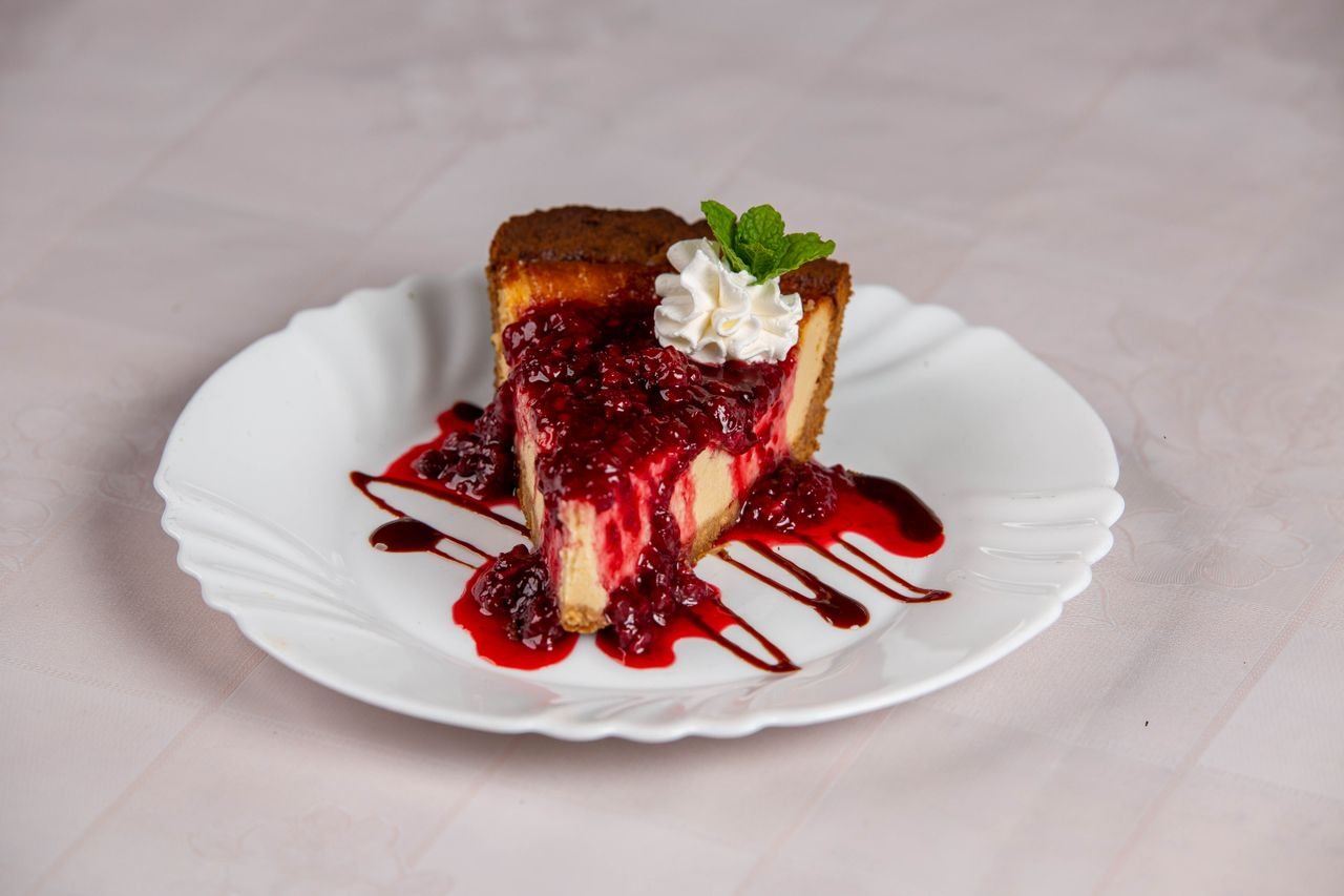 Raspberry cheesecake slice